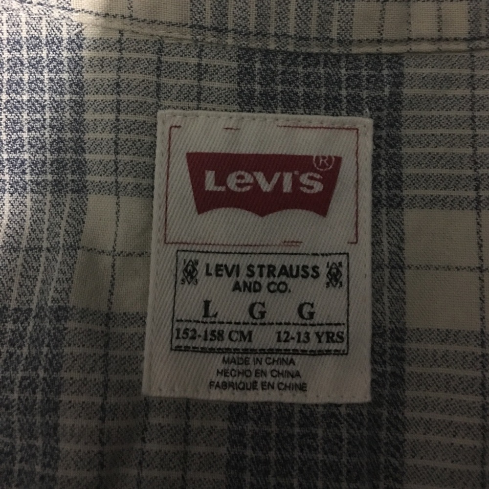 NWOT LEVIS button down - Picture 4 of 5